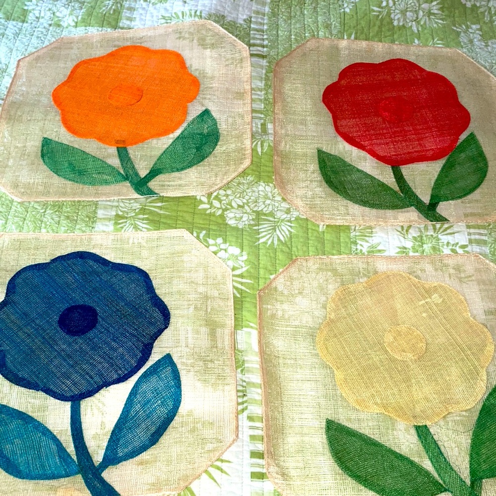 Think spring! Set of 4 vintage, unused woven placemats, some with original tags